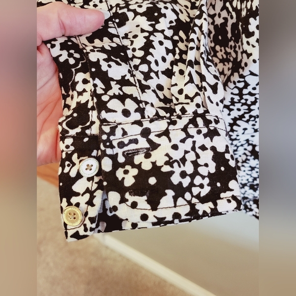 NWOT Liz Claiborne Button Down Blouse - Picture 8 of 9